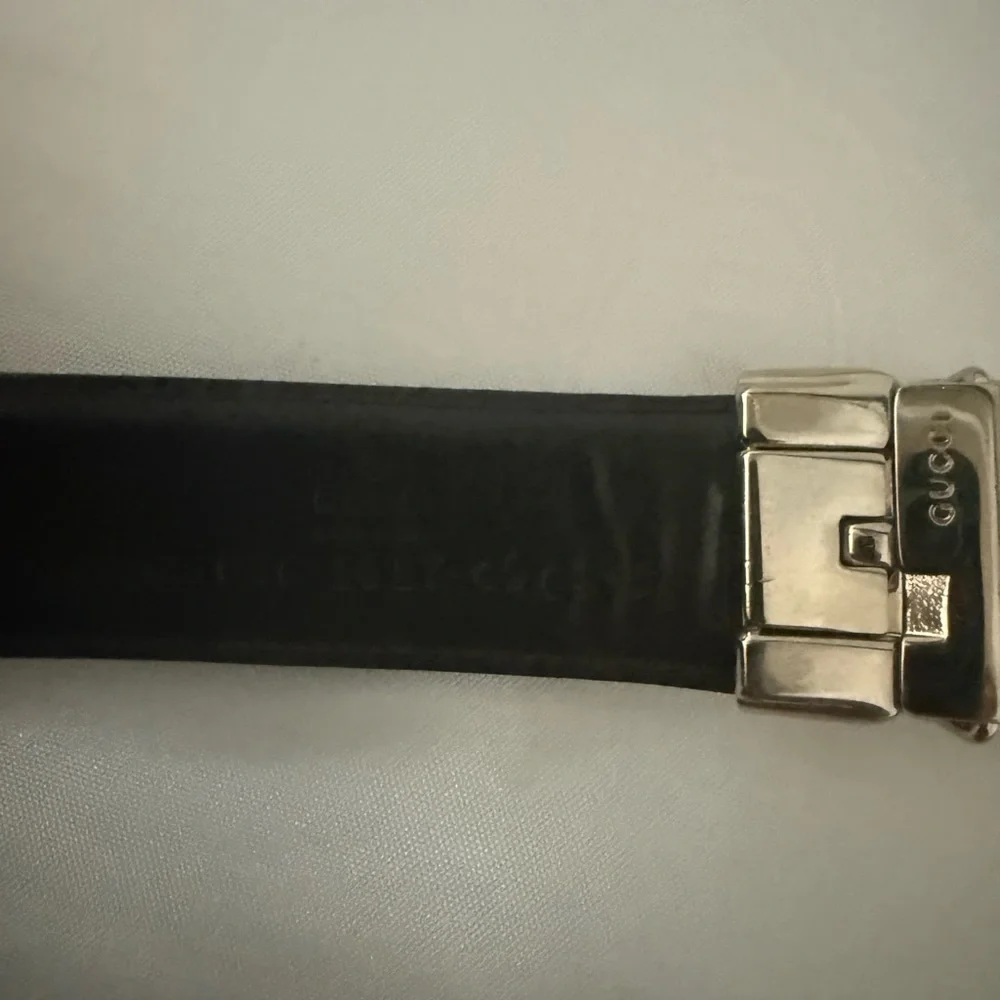 Used men’s reversible Gucci Leather Belt with Silver Clasp like new